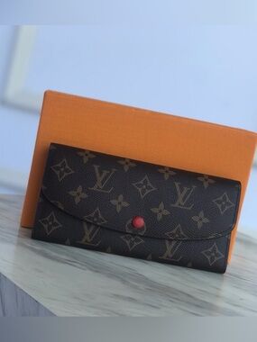 Source unknown women wallets brown & red